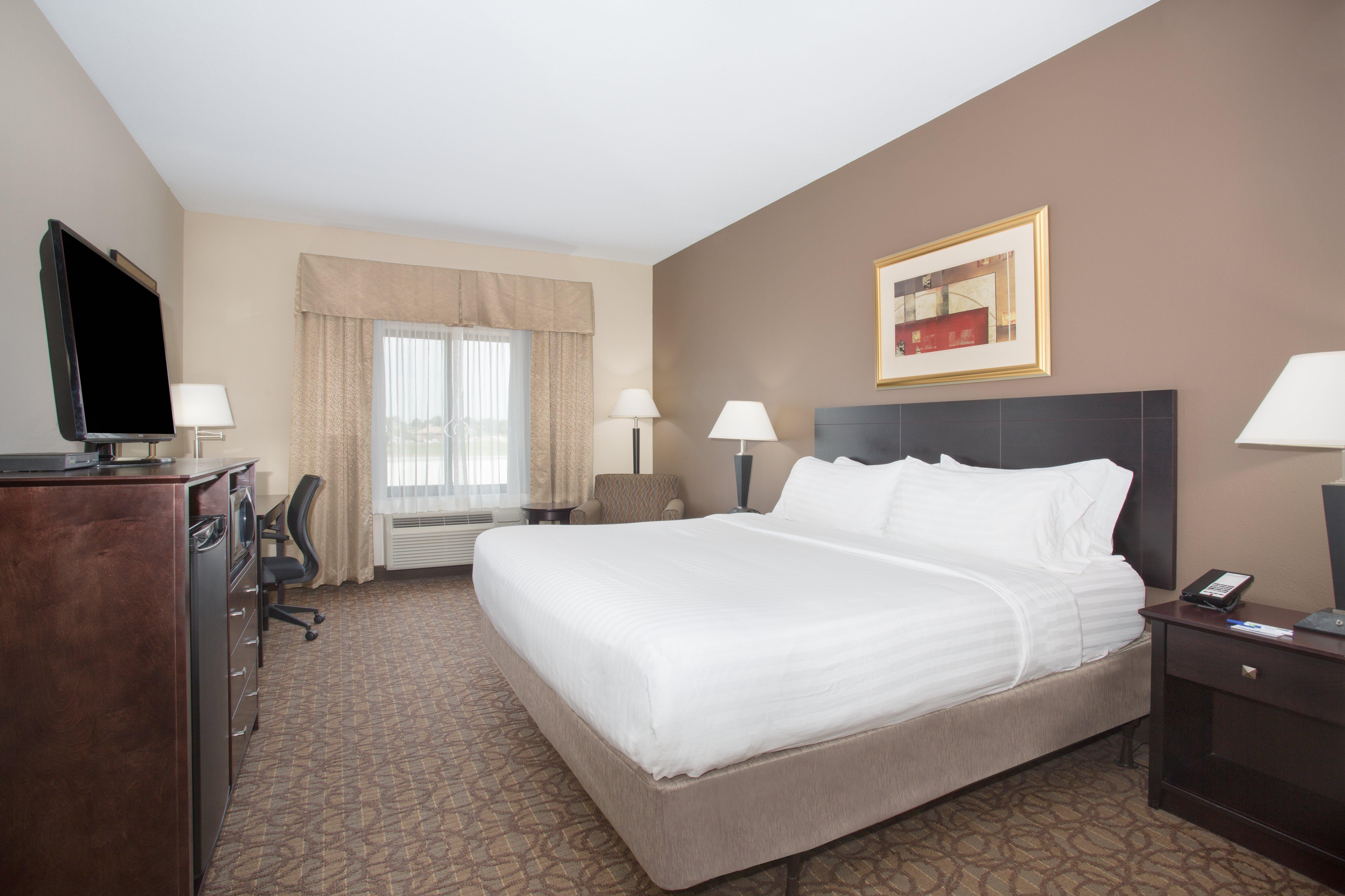 Holiday Inn Express Hotel & Suites Concordia Us 81 By Ihg Экстерьер фото
