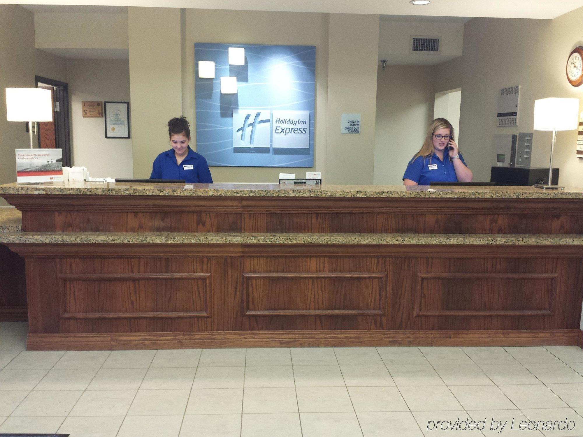 Holiday Inn Express Hotel & Suites Concordia Us 81 By Ihg Экстерьер фото