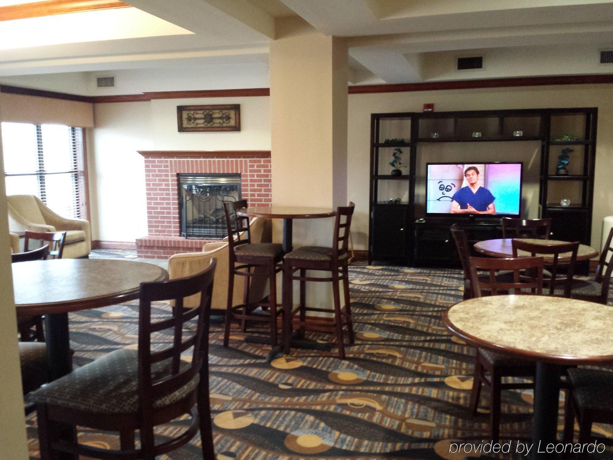 Holiday Inn Express Hotel & Suites Concordia Us 81 By Ihg Экстерьер фото