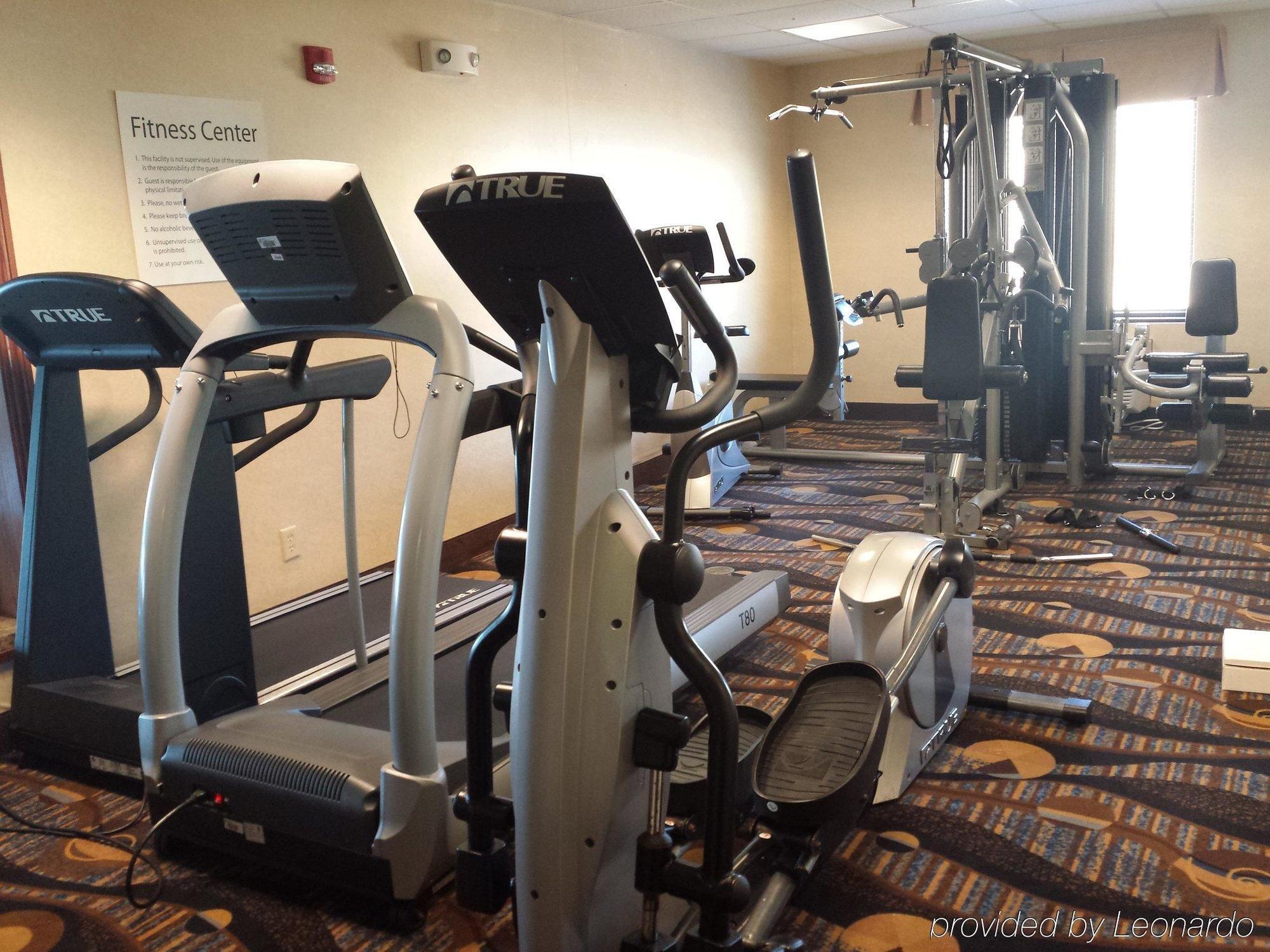 Holiday Inn Express Hotel & Suites Concordia Us 81 By Ihg Экстерьер фото