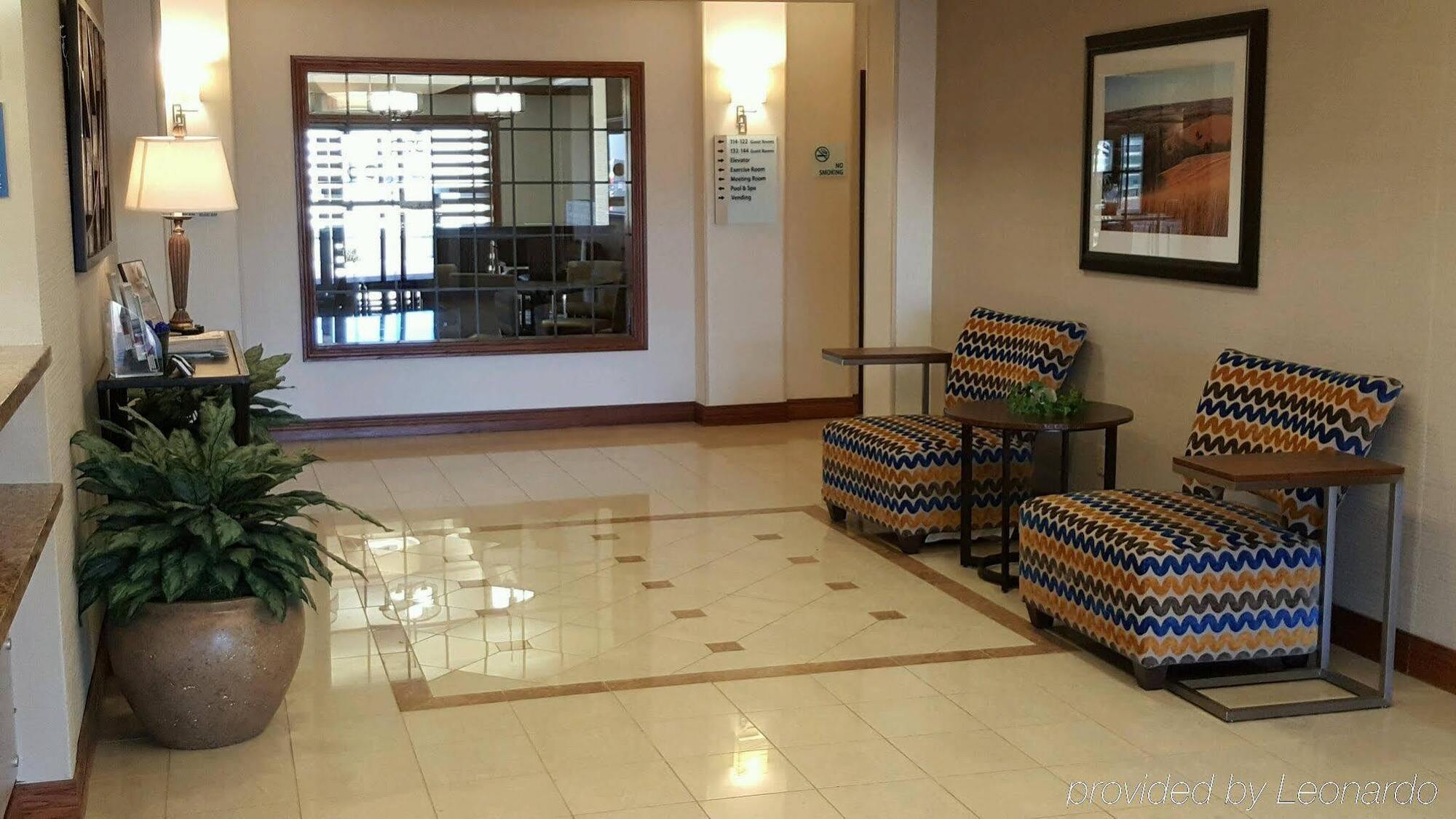 Holiday Inn Express Hotel & Suites Concordia Us 81 By Ihg Экстерьер фото